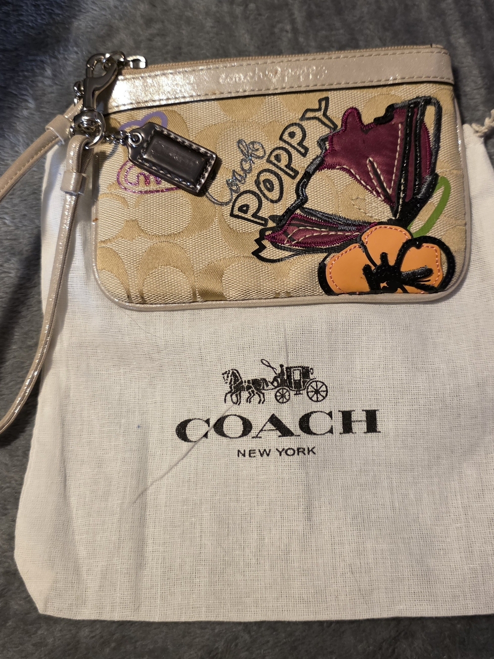 Coach Beige Signature Poppy Wristlet With Floral Appl… - Gem
